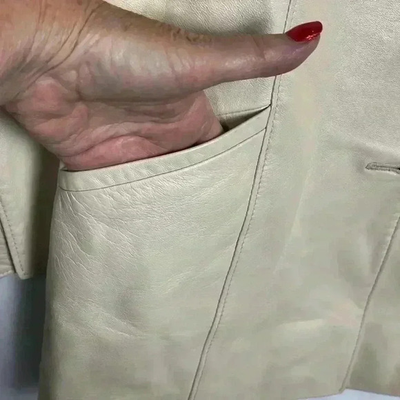 Overland Leather Jacket Womens Cream 6 Fully Lined 4 Button Closure Chic Gorg - Picture 5 of 10